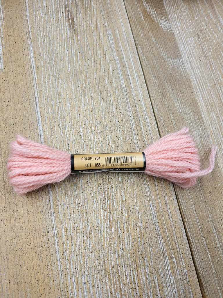 Paternayan wool 934 salmon pink