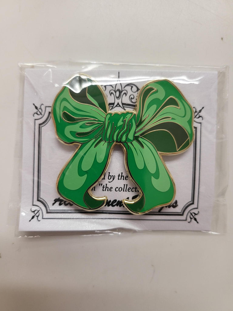 Green bow magnet